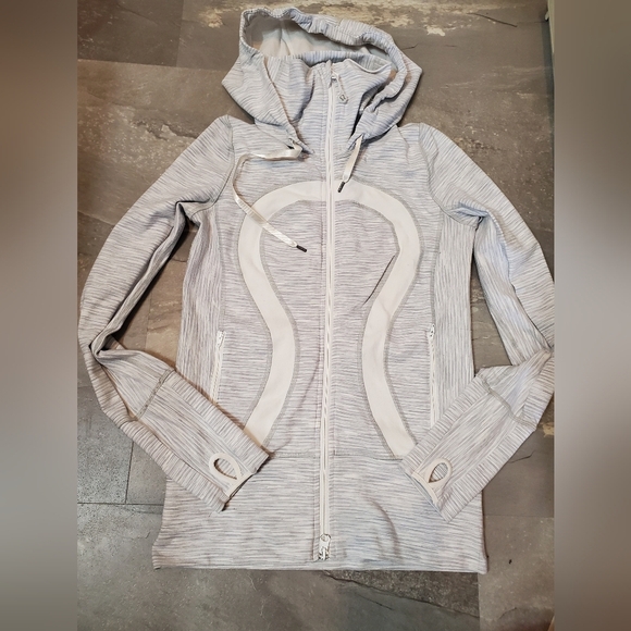 Lululemon Stride zip hooded jacket. Striped. Heathered grey and white. Size 2. - Picture 3 of 16